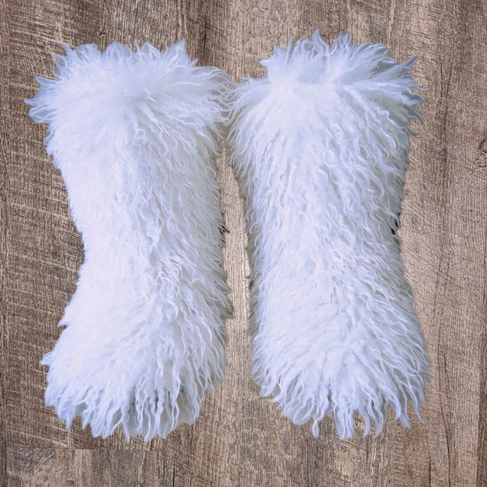 NWT White Mongolian Fur Boots - 7.5